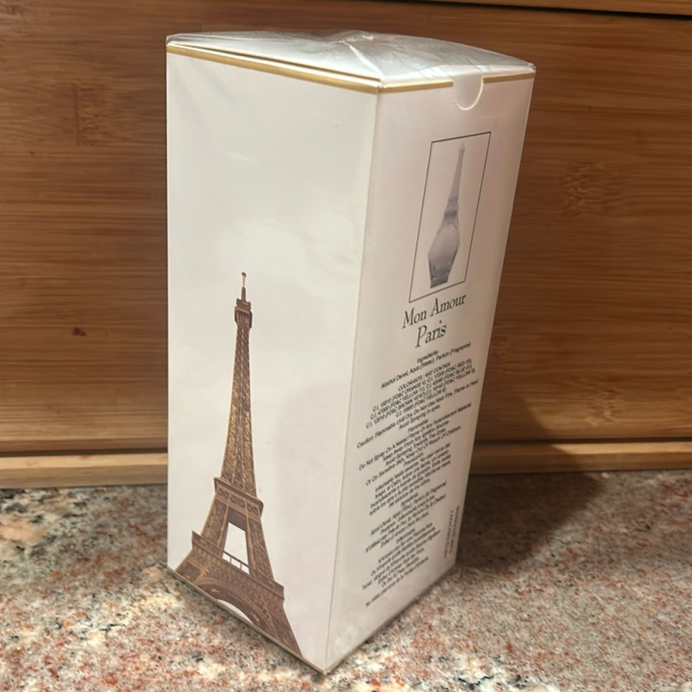 Mon Amour Paris
Brand New in plastic!
3.06 ounces - Picture 4 of 4